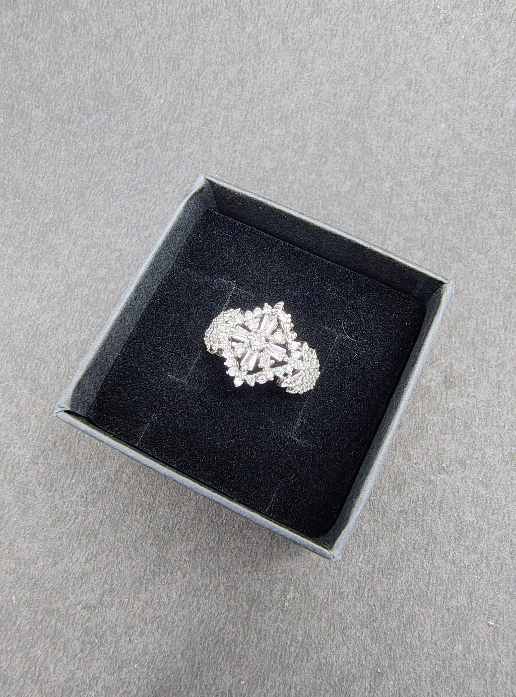 Silver snowflake ring with white stones